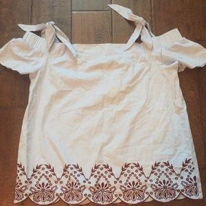 Cute light blue top w/burgundy trim sz small